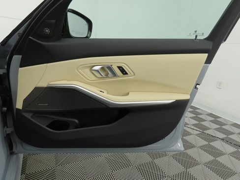 Certified 2025 BMW 330i Sedan w/ M Sport Package image 27