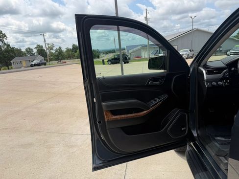 Used 2020 Chevrolet Tahoe Premier AWD/4WD image 12