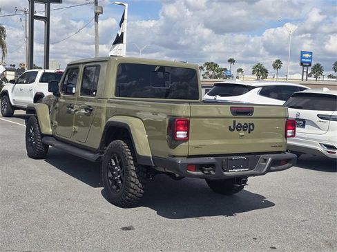 Used 2025 Jeep Gladiator Sport image 7