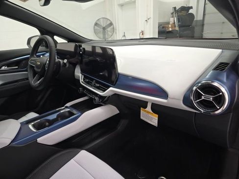 New 2026 Chevrolet Equinox EV LT image 28