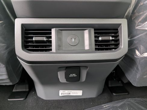 New 2026 Ford F250 XLT w/ XLT Premium Package AWD/4WD image 28