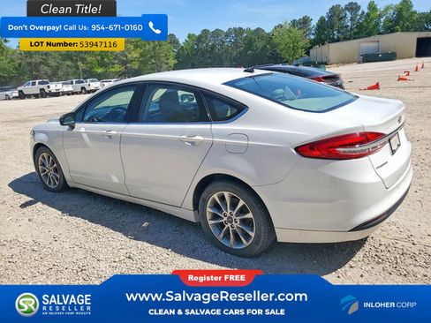 Used 2017 Ford Fusion SE w/ Fusion SE Technology Package FWD image 3