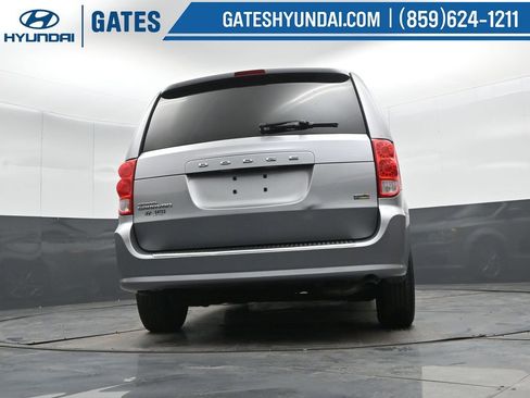 Used 2016 Dodge Grand Caravan SE image 39