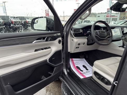 Used 2022 Jeep Wagoneer Series III image 15