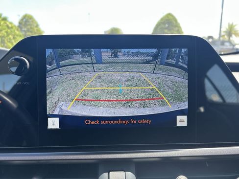 Used 2024 Lexus UX 250h FWD image 24