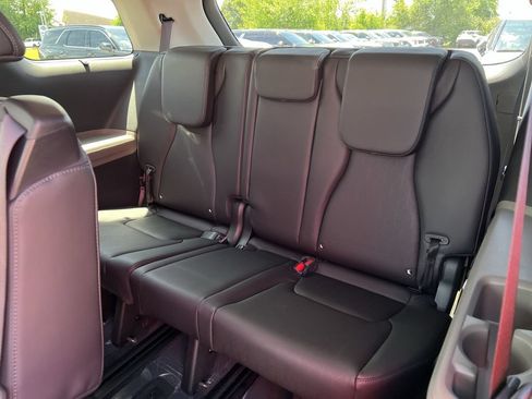 New 2026 Kia Carnival EX FWD image 24