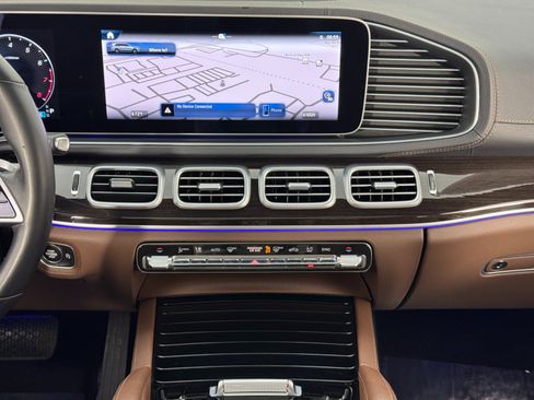 Used 2024 Mercedes-Benz GLS 450 4MATIC image 26