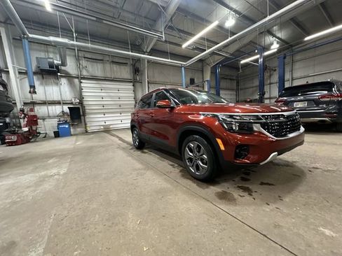 Certified 2024 Kia Seltos S image 11