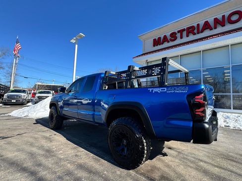 Used 2017 Toyota Tacoma TRD Off-Road w/ Tow Package AWD/4WD image 13