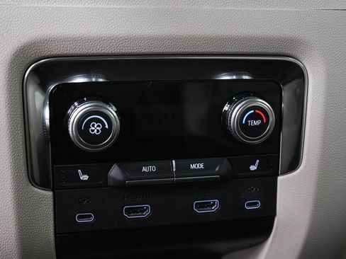 Used 2025 GMC Yukon Denali w/ Denali Reserve Package AWD/4WD image 18