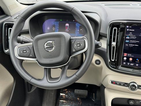 Certified 2023 Volvo XC40 B5 Ultimate w/ Protection Package Premier AWD/4WD image 13