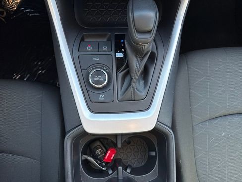 Used 2025 Toyota RAV4 XLE image 21