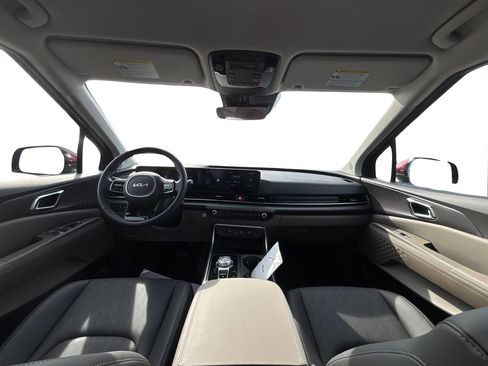 New 2026 Kia Carnival EX image 18