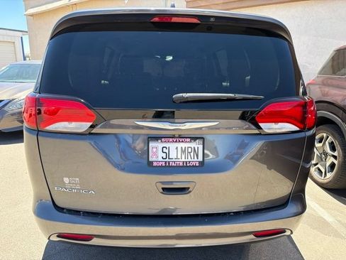 Used 2017 Chrysler Pacifica Touring FWD image 5