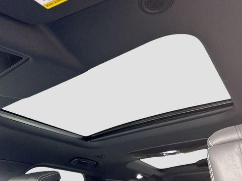 Certified 2024 Land Rover Discovery Dynamic SE image 14