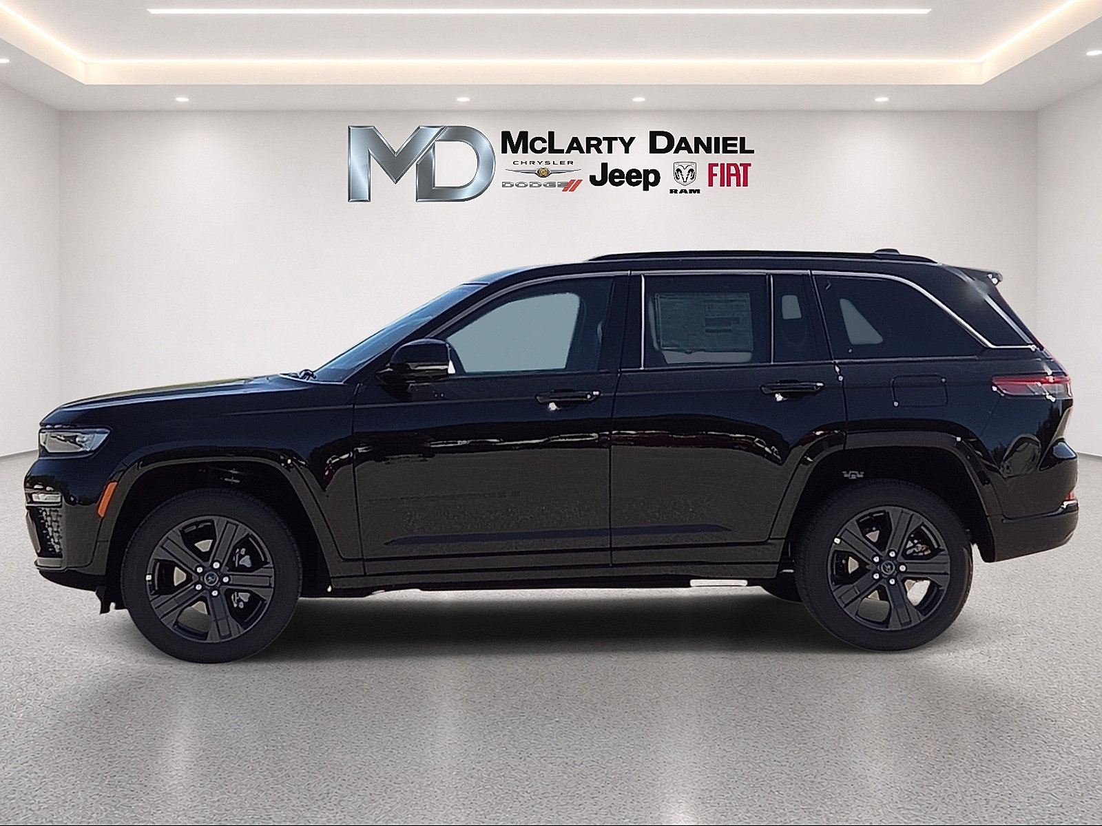 New 2027 Jeep Grand Cherokee Limited AWD/4WD image 3