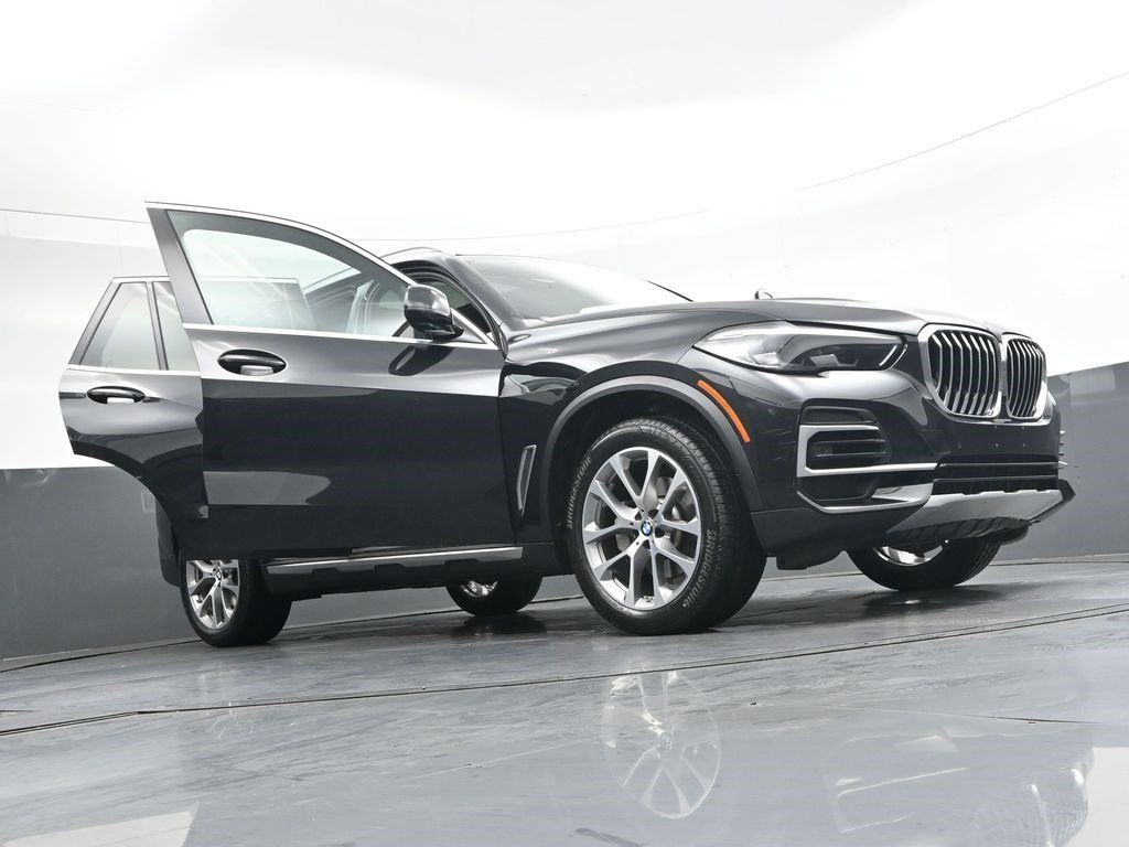 Used 2023 BMW X5 xDrive40i AWD/4WD image 45