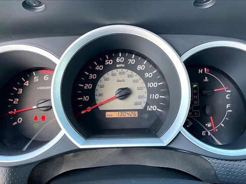 Used 2011 Toyota Tacoma PreRunner image 24