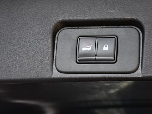 Used 2025 Nissan Rogue SV AWD/4WD image 21