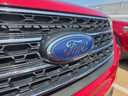 Used 2023 Ford Explorer XLT w/ Equipment Group 202A AWD/4WD image 9
