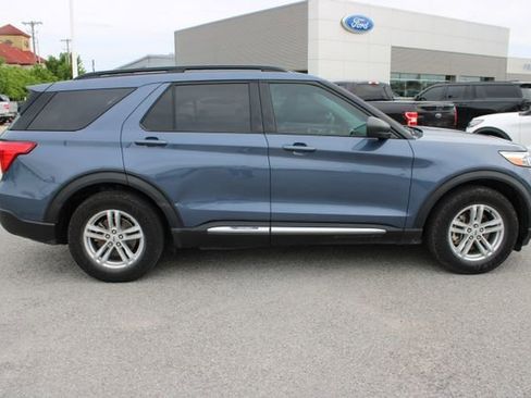 Used 2021 Ford Explorer XLT RWD image 4
