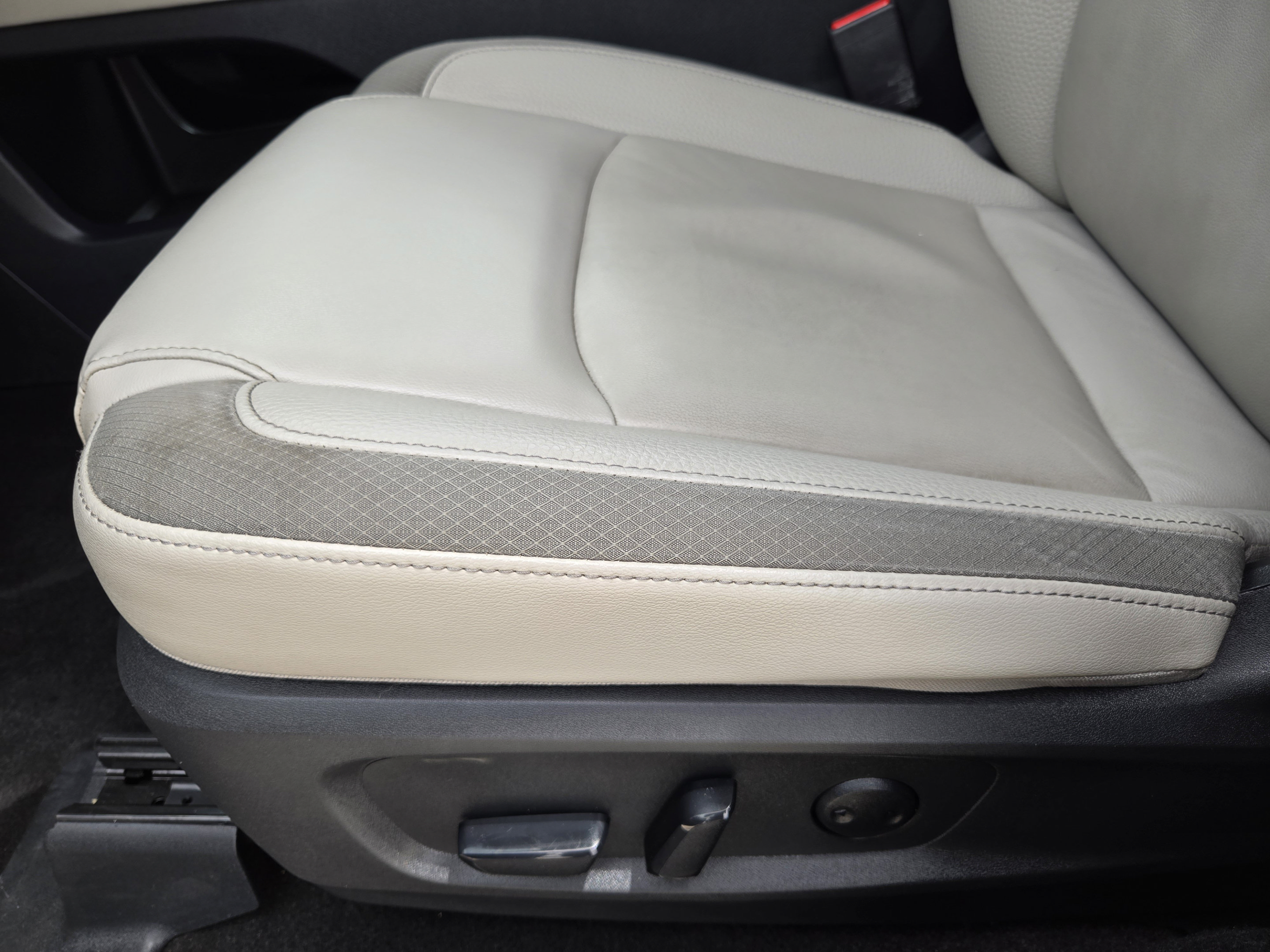 Used 2024 Nissan Pathfinder SL AWD/4WD image 21