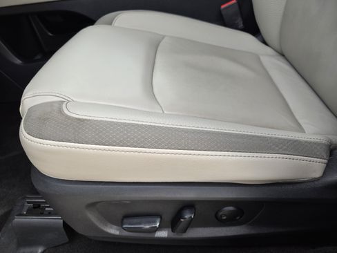 Used 2024 Nissan Pathfinder SL AWD/4WD image 21