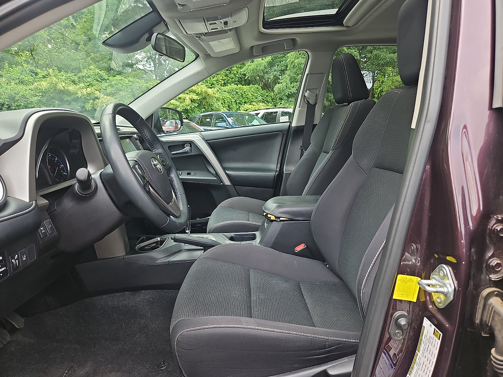 Used 2017 Toyota RAV4 XLE AWD/4WD image 14