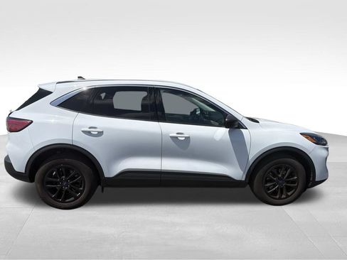 Used 2022 Ford Escape SE FWD image 19