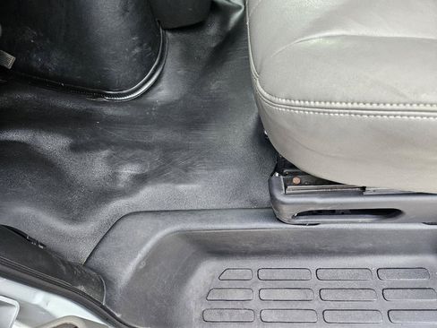Used 2017 Chevrolet Express 2500 RWD image 14