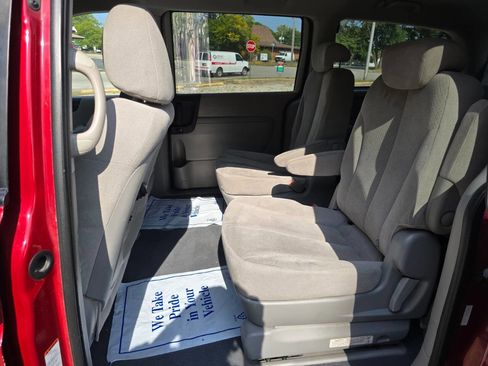 Used 2008 Hyundai Entourage Limited image 14