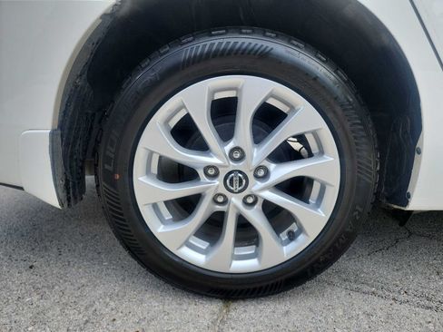 Used 2019 Nissan Sentra S w/ Appearance Package FWD image 9