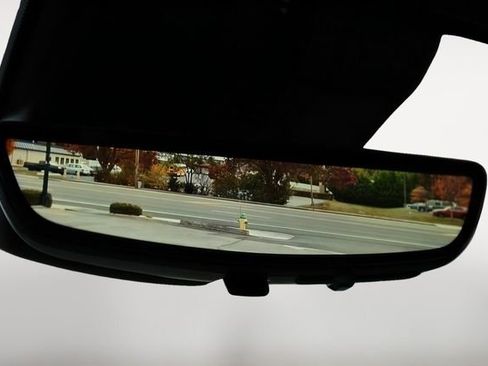 Used 2026 Chevrolet Traverse LT w/ Midnight/Sport Edition image 12