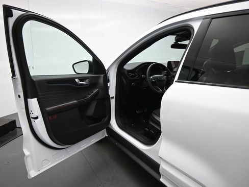 Certified 2023 Ford Escape ST-Line w/ Equipment Group 301A image 9