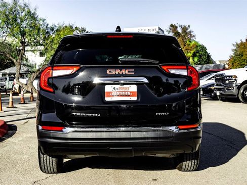 Used 2024 GMC Terrain SLT image 6