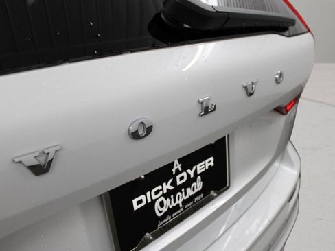 Certified 2025 Volvo XC60 B5 Core image 65