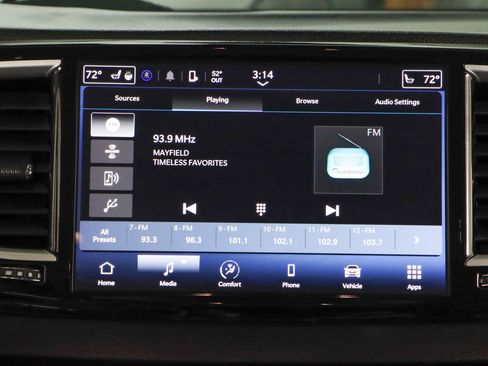 Used 2023 Chrysler Pacifica Touring-L image 19