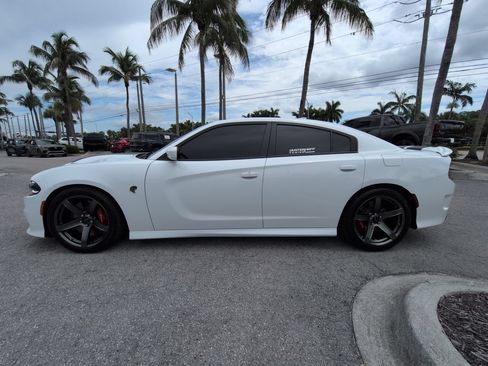 Used 2018 Dodge Charger SRT Hellcat w/ Harman/Kardon Audio Group RWD image 8