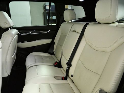 Used 2022 Cadillac XT6 Sport image 15