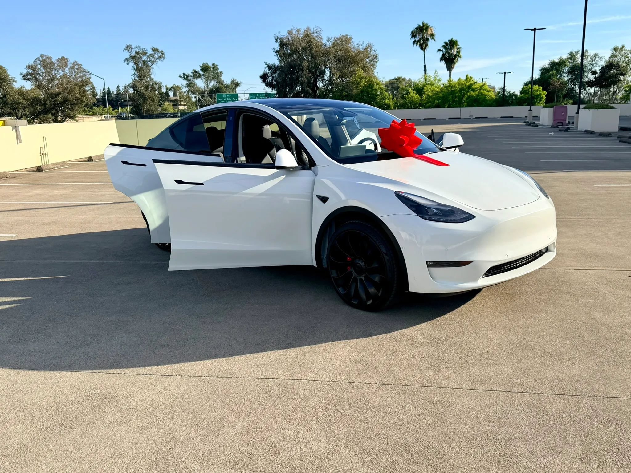 Used 2022 Tesla Model Y Performance AWD/4WD image 32