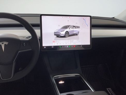 Used 2024 Tesla Model Y Long Range RWD image 14