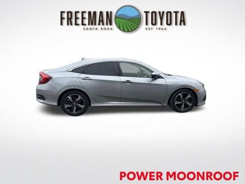 Used 2018 Honda Civic Touring image 3