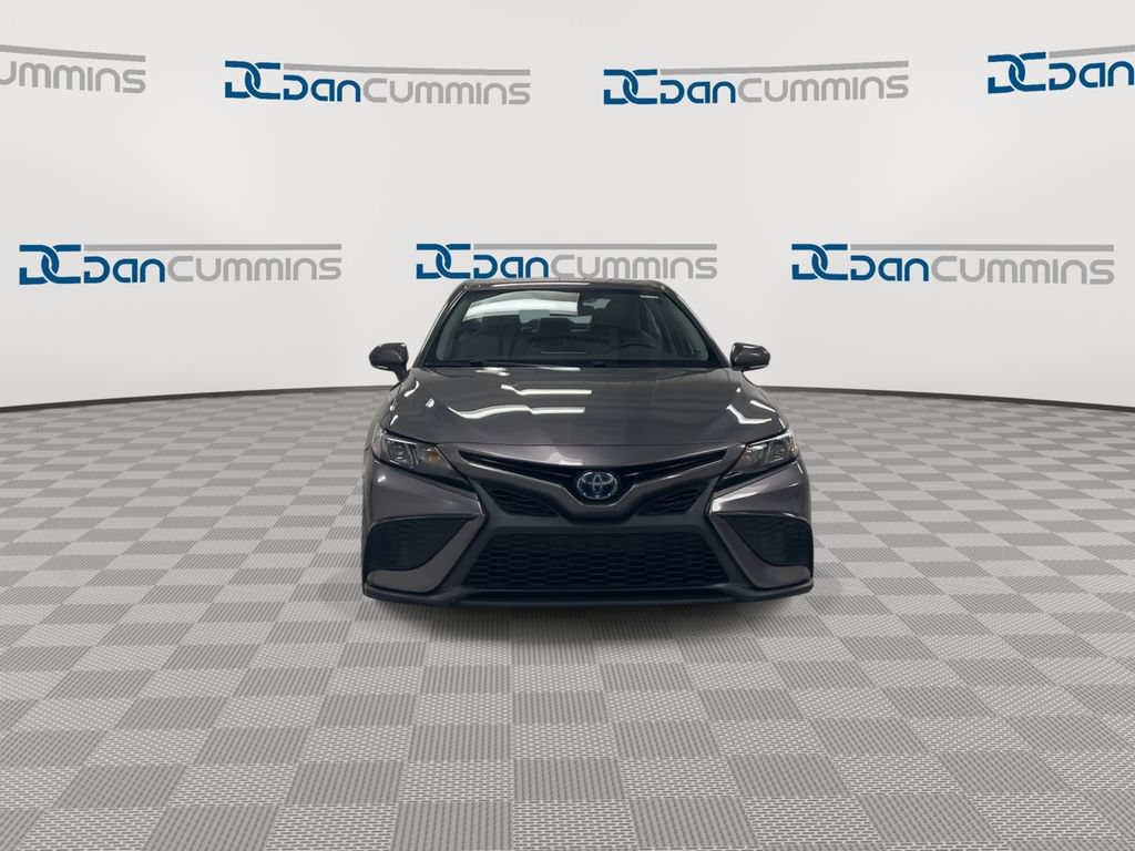 Used 2022 Toyota Camry SE FWD image 3