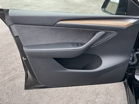 Used 2023 Tesla Model Y Long Range image 13