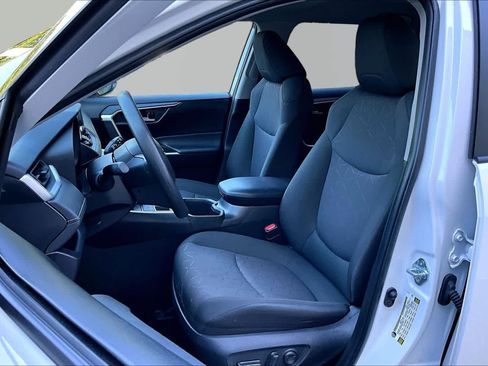 Certified 2025 Toyota RAV4 XLE AWD/4WD image 8