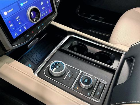 Used 2024 Ford Expedition Max Platinum image 16