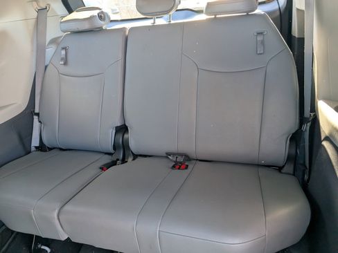 Used 2023 Toyota Sienna XLE image 9