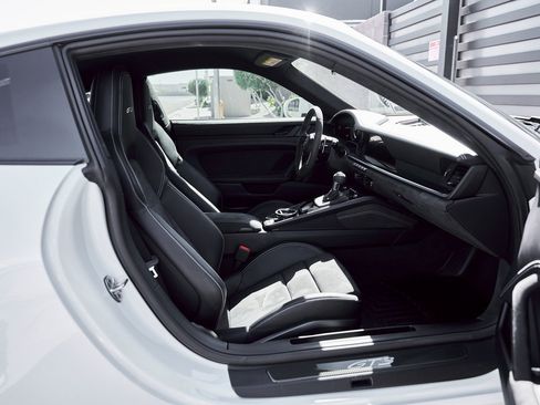 Used 2022 Porsche 911 GT3 image 24