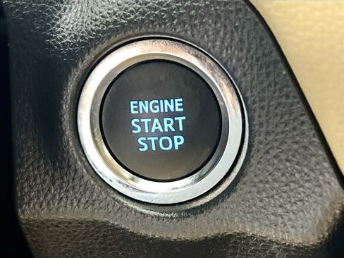 Used 2019 Toyota RAV4 XLE Premium FWD image 23