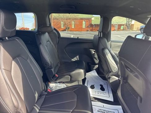 New 2026 Chrysler Pacifica Select image 11